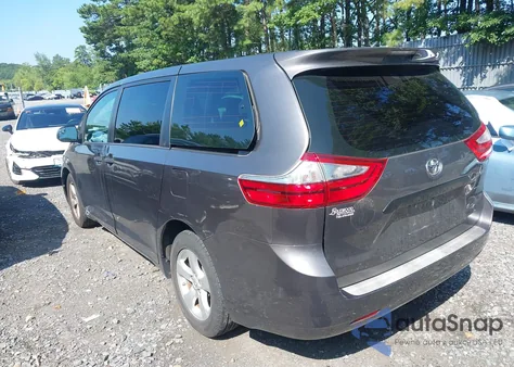 2017 Toyota Sienna L 7 Passenger z USA, uszkodzony, nr VIN 5TDZZ3DC7HS881985